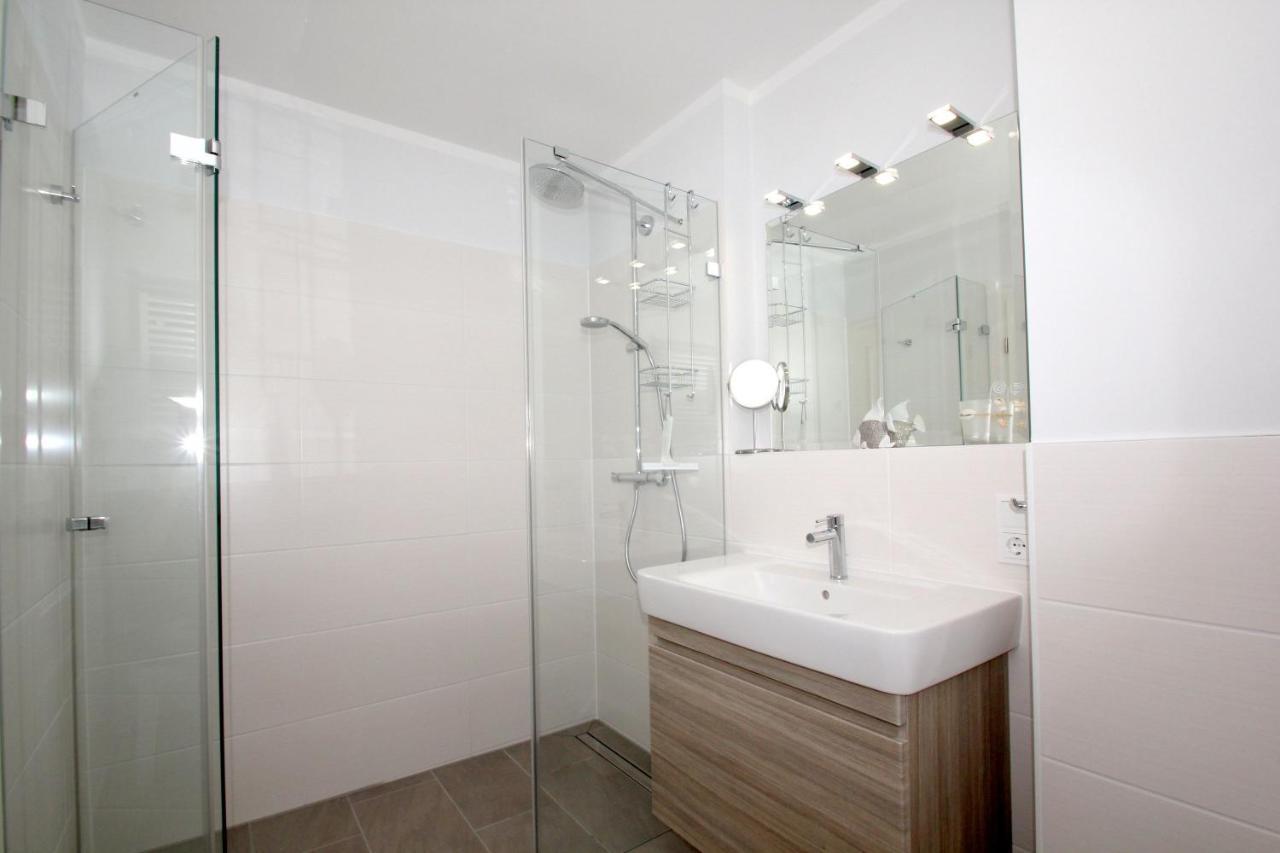 Zentrale Fewo Mit Terrasse, Gratis Nutzung Vom Ahoi Erlebnisbad Und Sauna In Sellin - Villa Anni Fewo 02 Goehren  Exterior foto